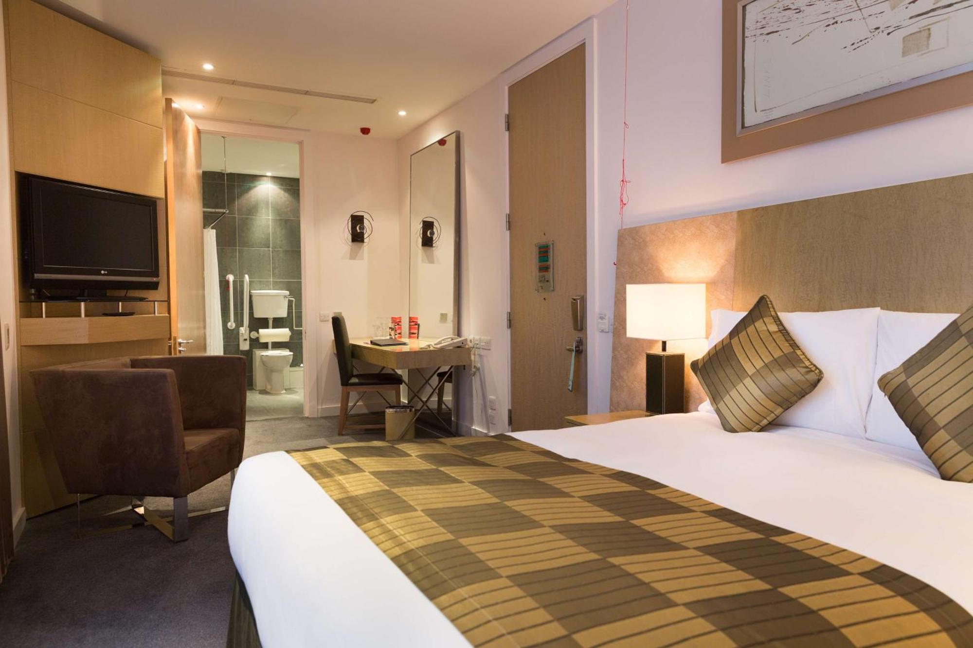Park Plaza 4*